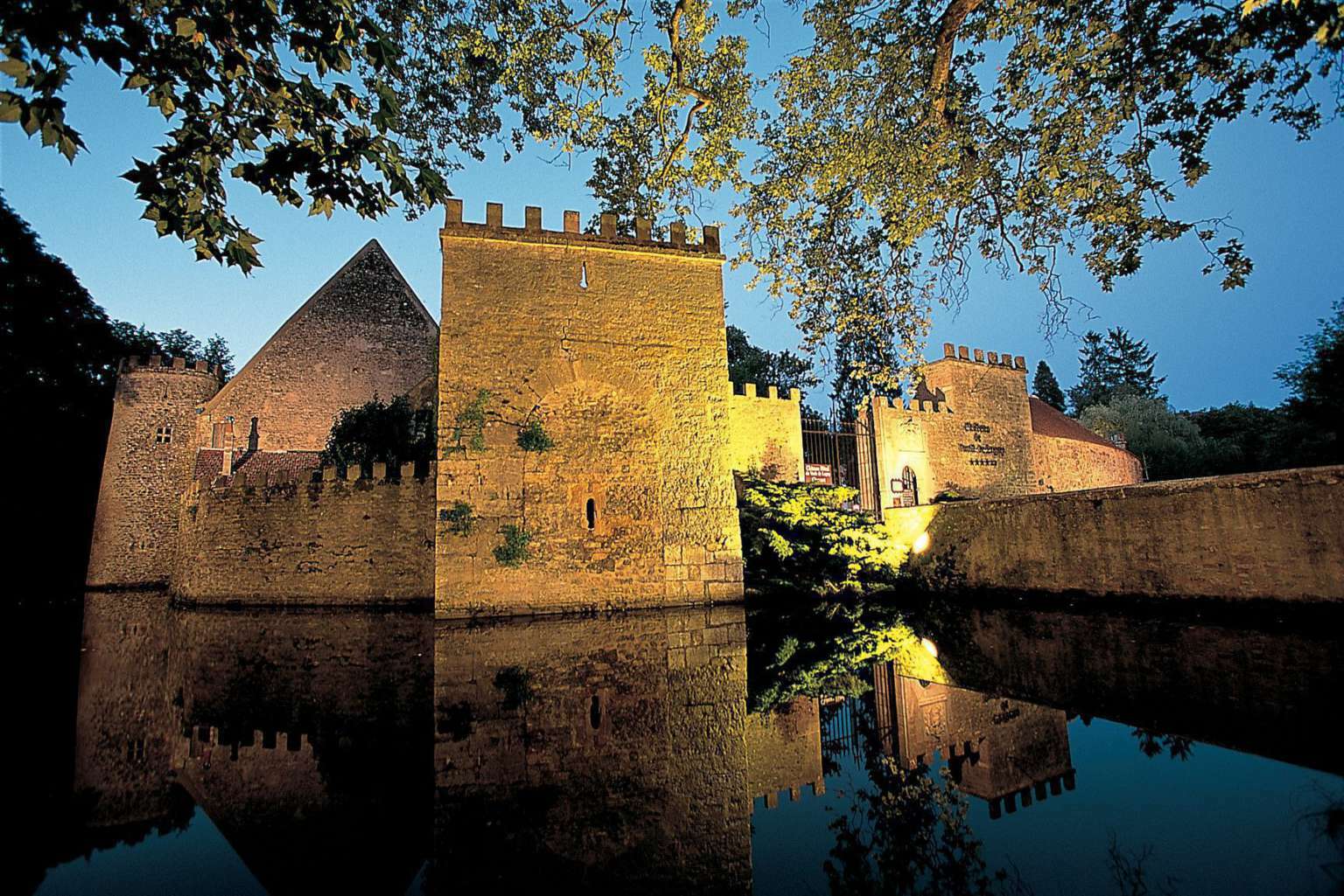 Chateau De Vault De Lugny Exterior foto